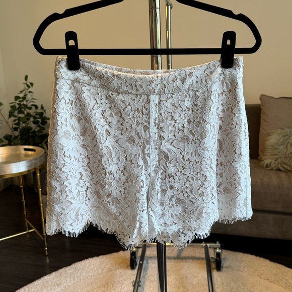 L'AGENCE White Lace Shorts New NWT Size 6 - Picture 3 of 12